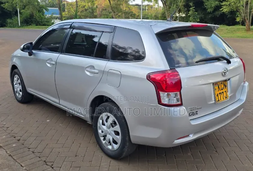 Toyota Corolla Fielder 2012 Silver