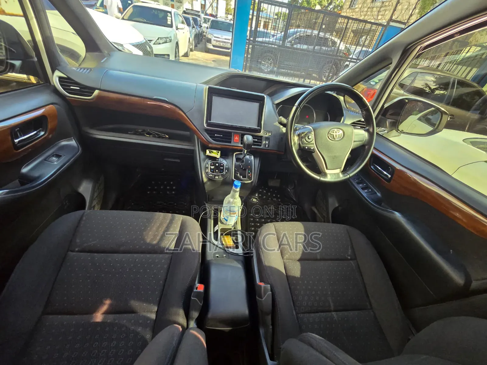 Toyota Noah 2014 White