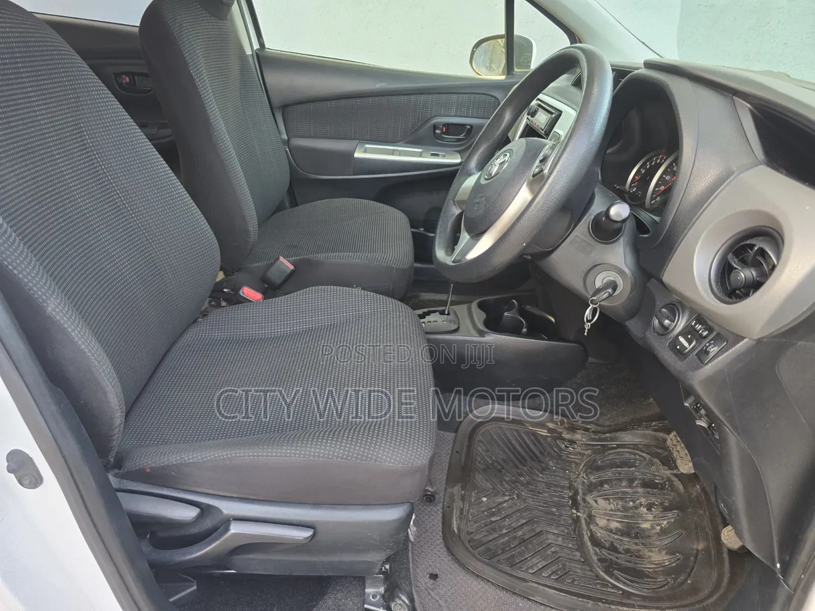 Toyota Vitz 2016 White