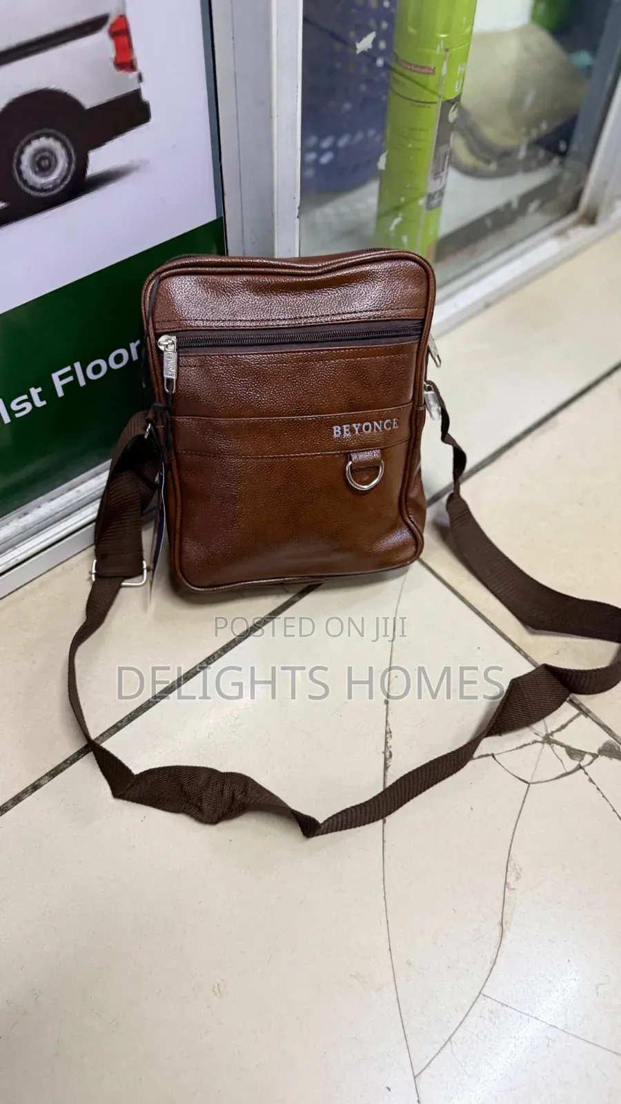 Compact Side Bag With Multiple Zip Compartments_yu