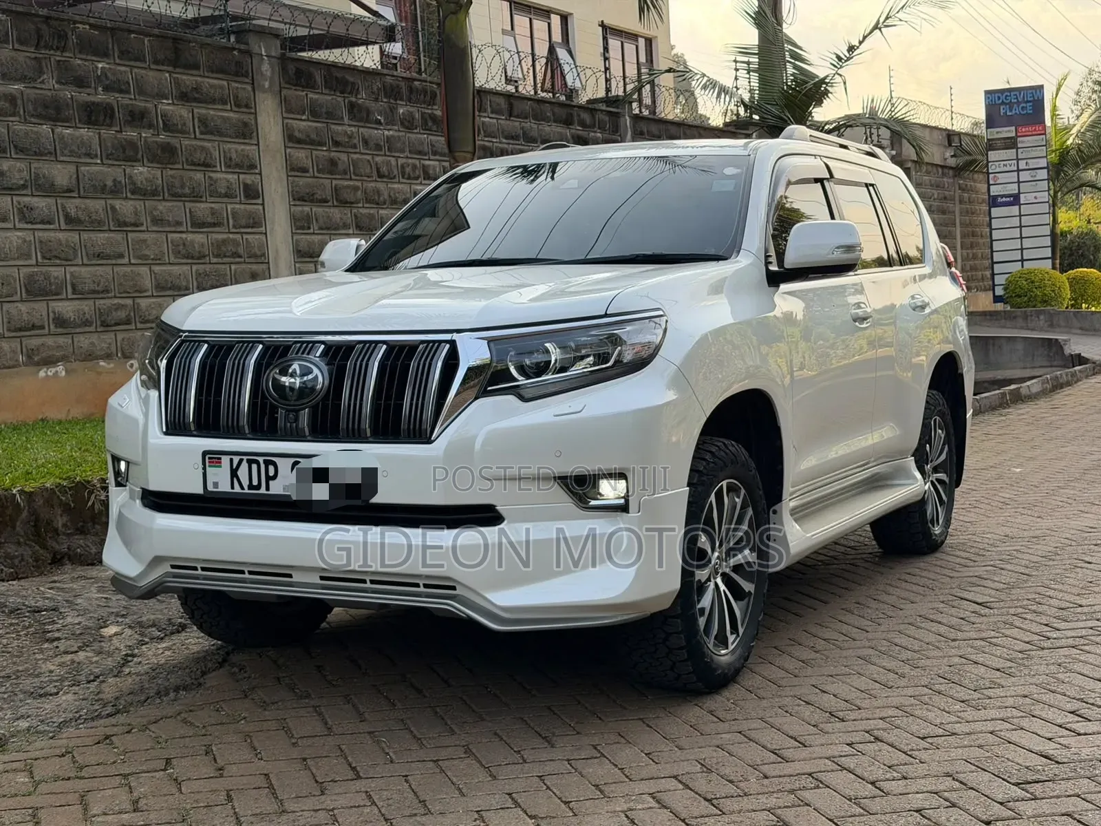 Toyota Land Cruiser Prado 2017 White