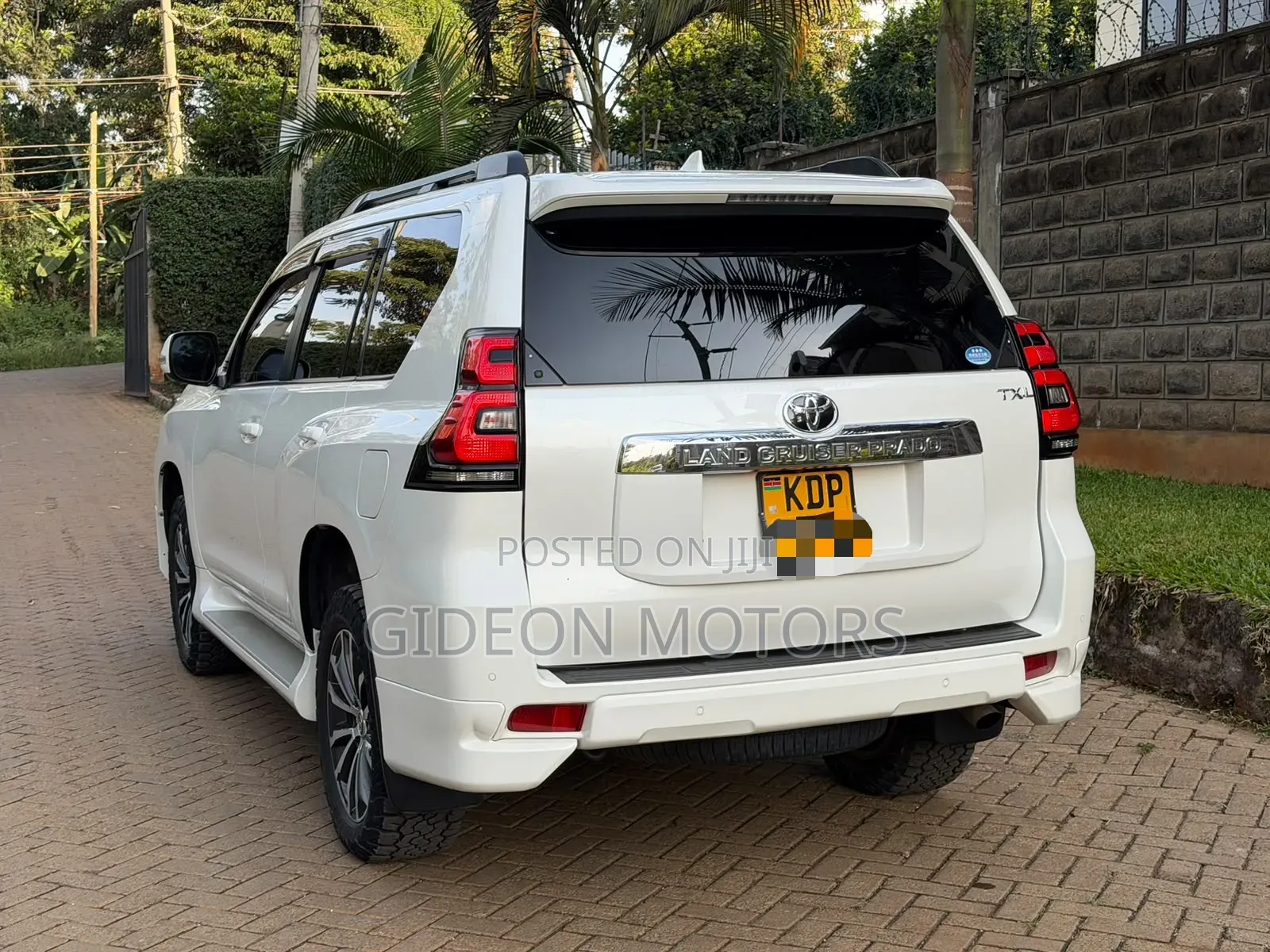 Toyota Land Cruiser Prado 2017 White
