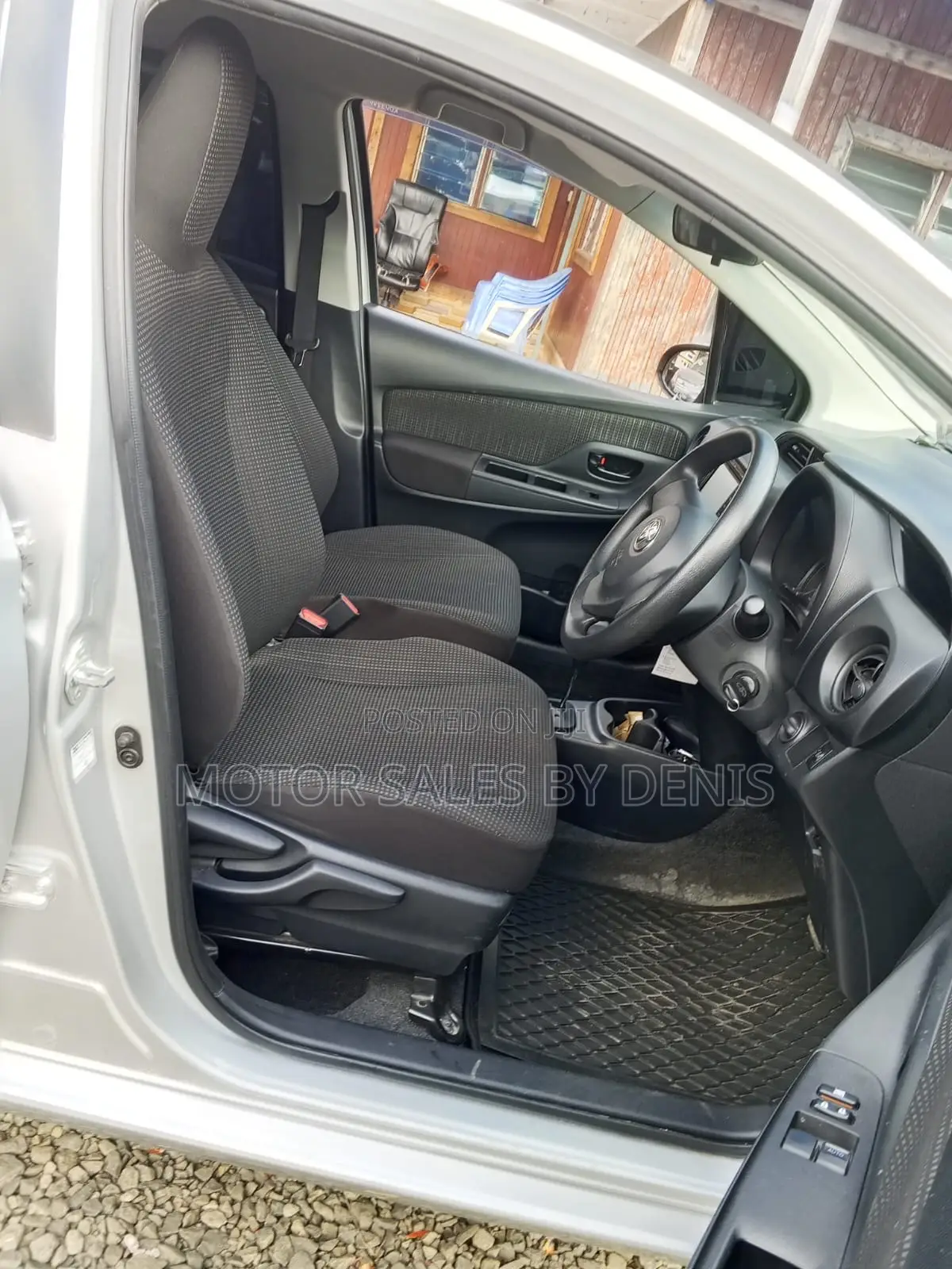 Toyota Vitz 1.0 FWD 5dr 2018 Silver