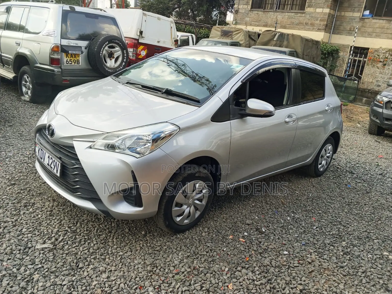Toyota Vitz 1.0 FWD 5dr 2018 Silver