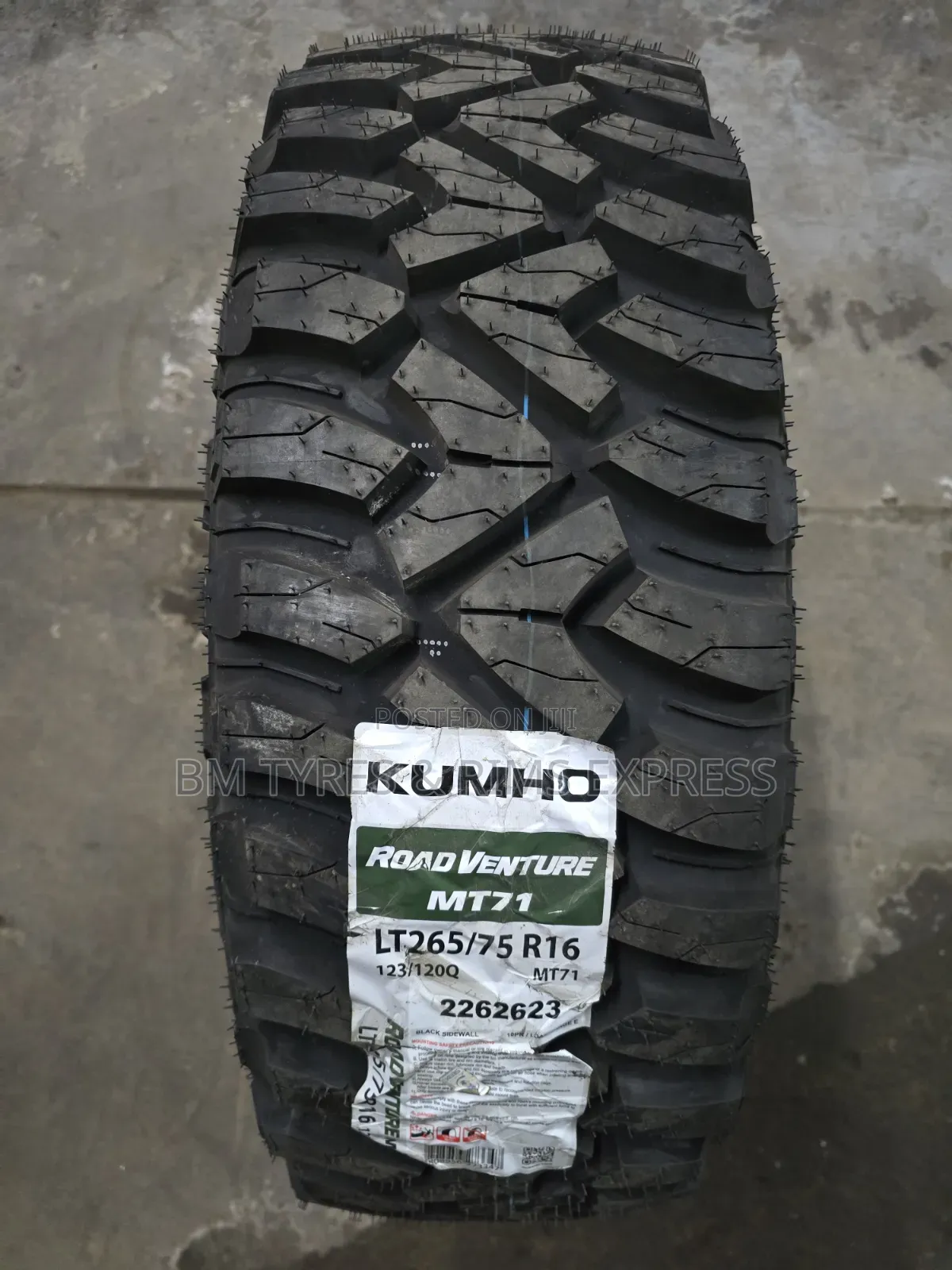 265 /75 R16 Khumo Tires (Mud Terrein) Korea.
