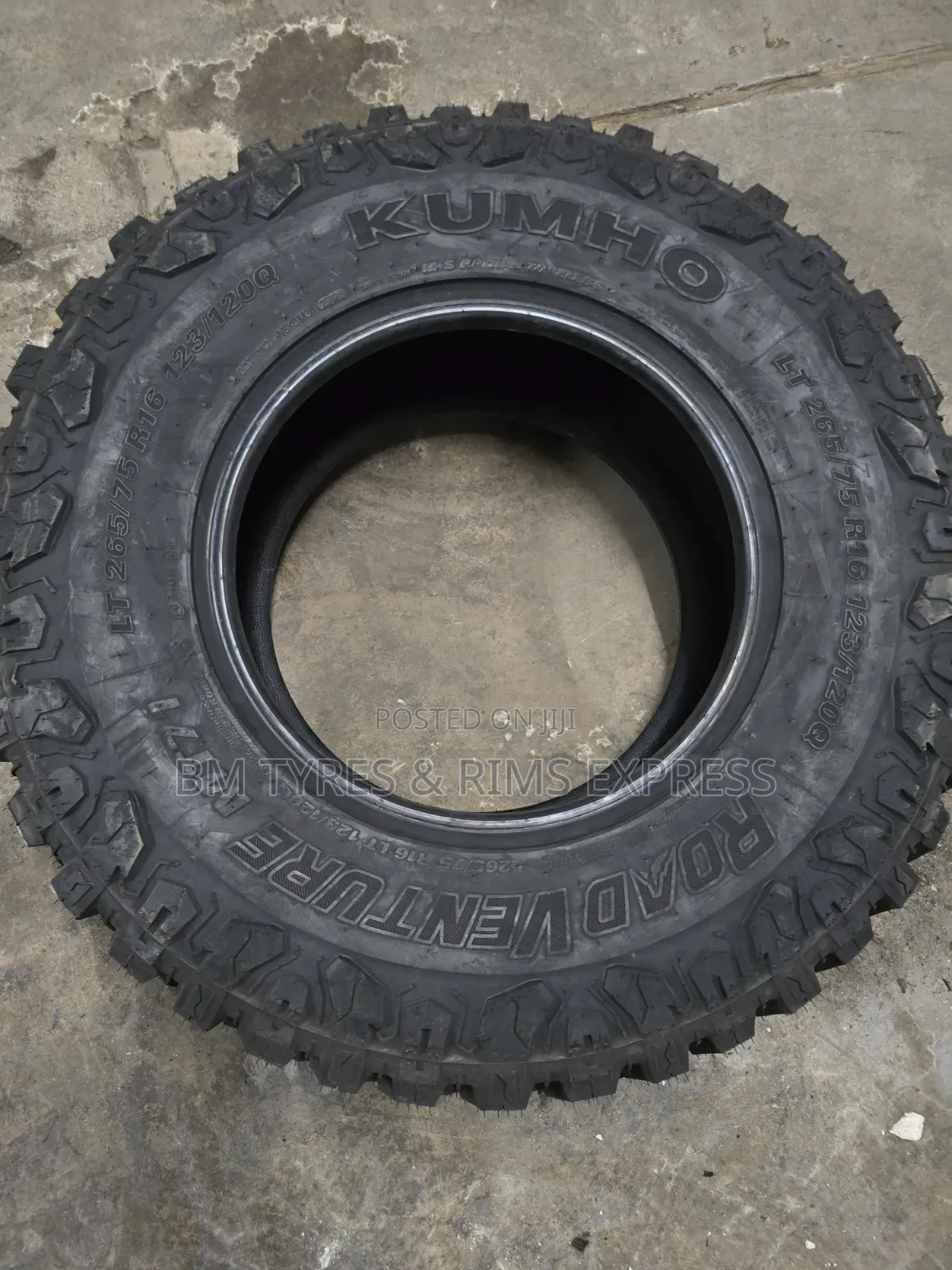 265 /75 R16 Khumo Tires (Mud Terrein) Korea.