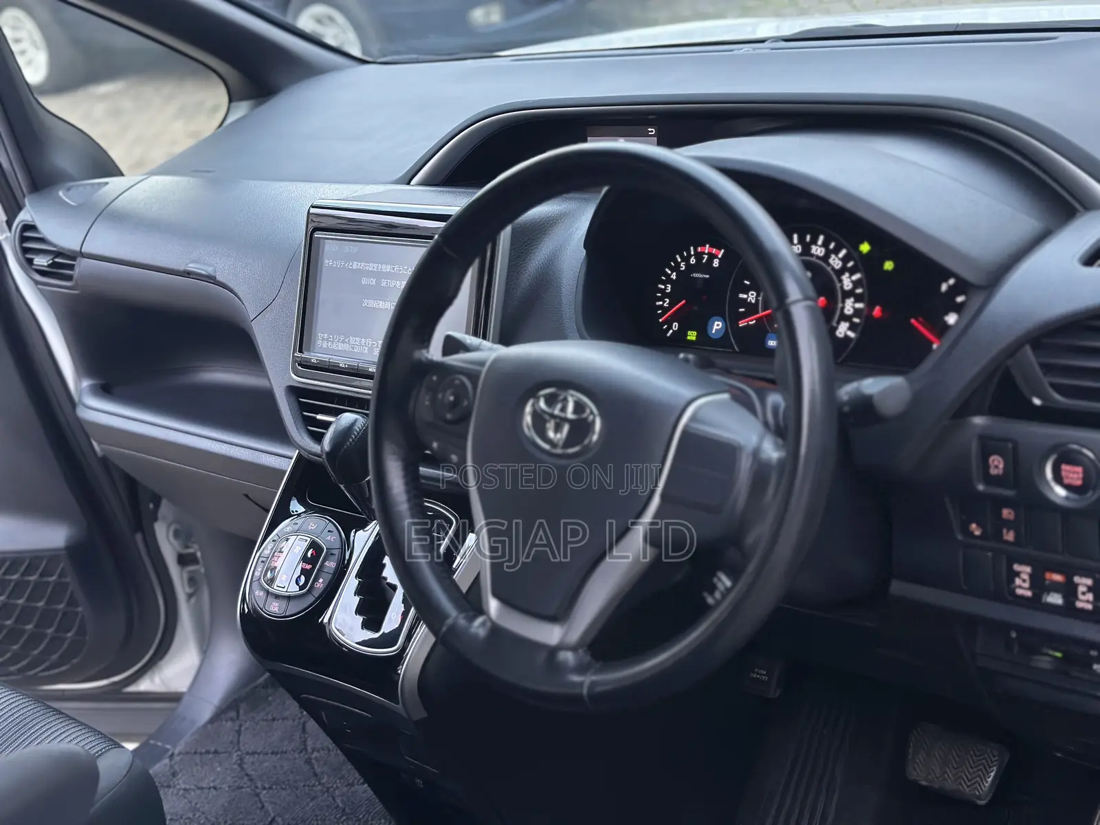 Toyota Voxy 2018 Pearl