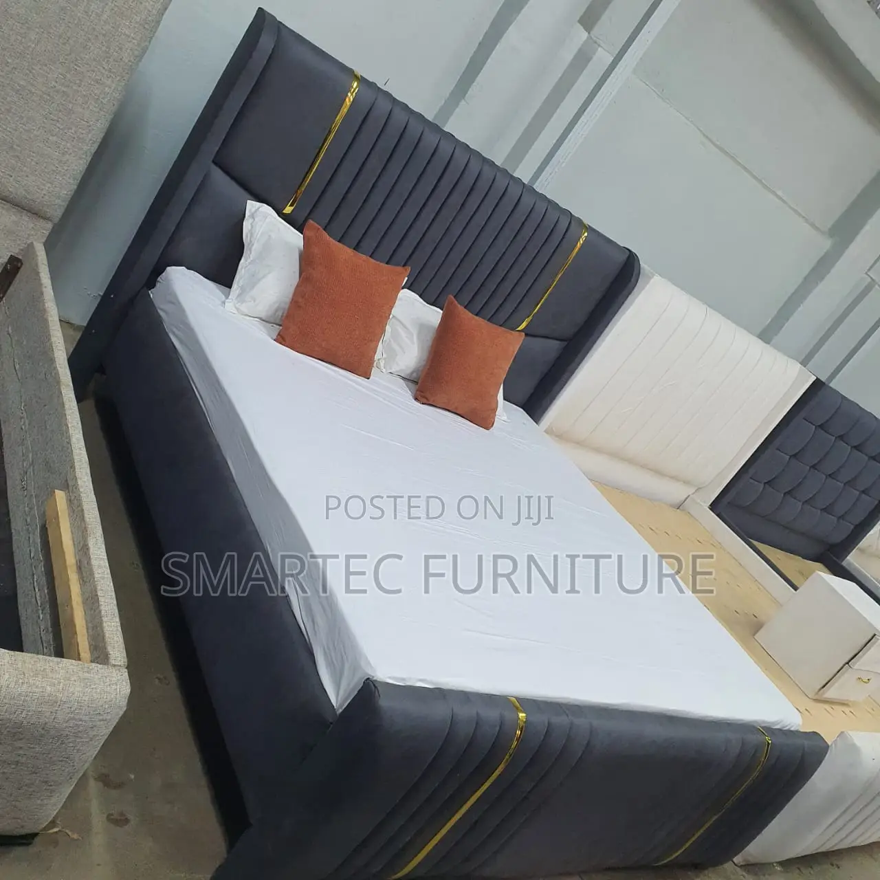 Luxury Chester 5x6 Upholstered Bed – Grey Gold Finish