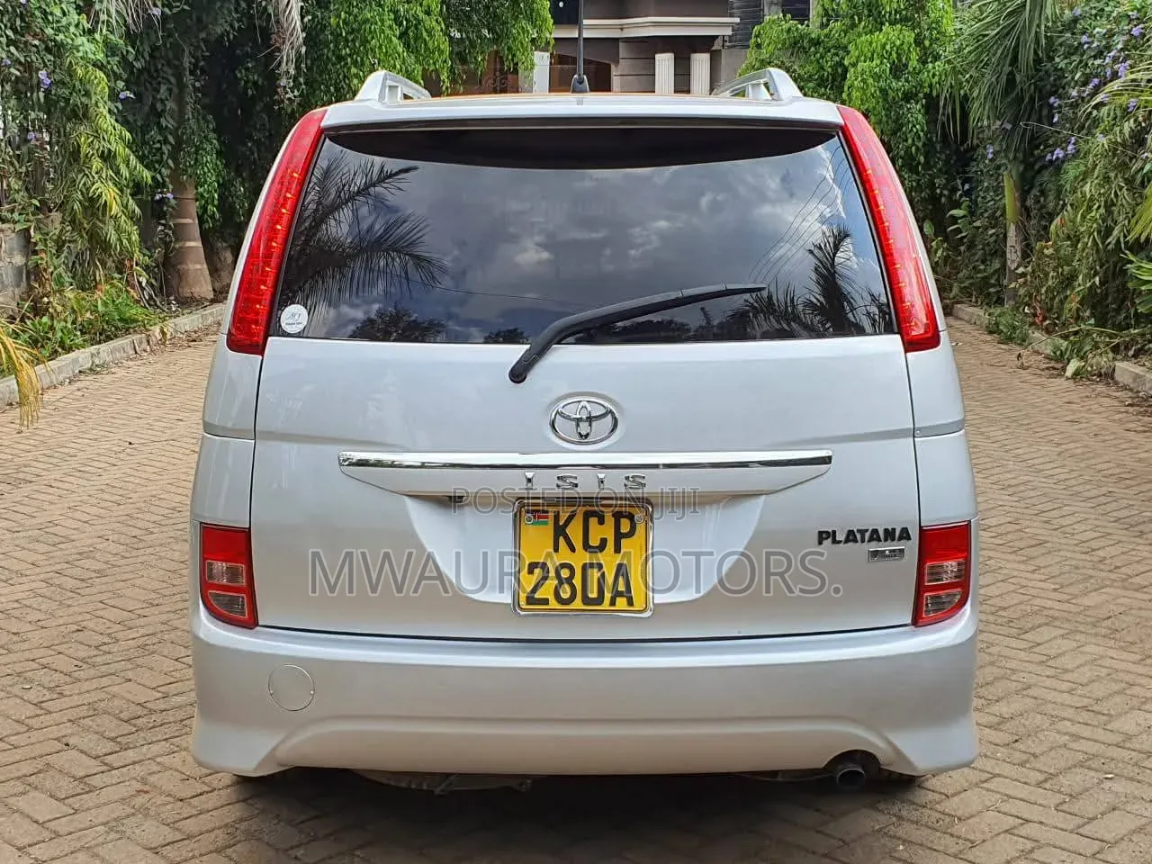 Toyota ISIS 1.8 Platana 2WD 2010 Silver