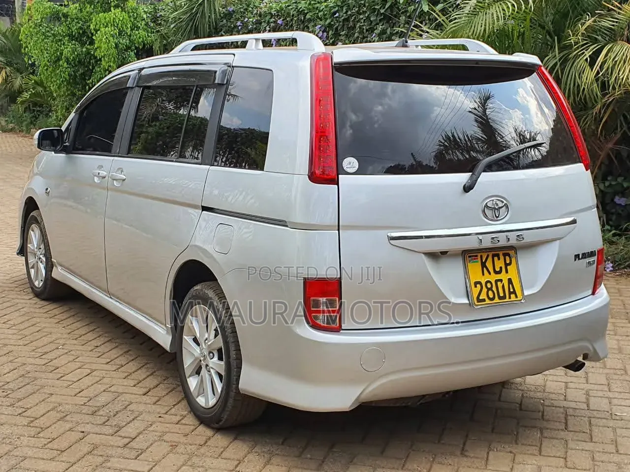 Toyota ISIS 1.8 Platana 2WD 2010 Silver