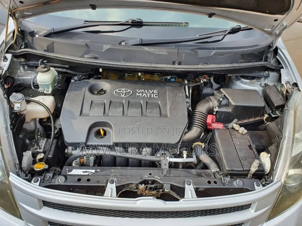 Toyota ISIS 1.8 Platana 2WD 2010 Silver