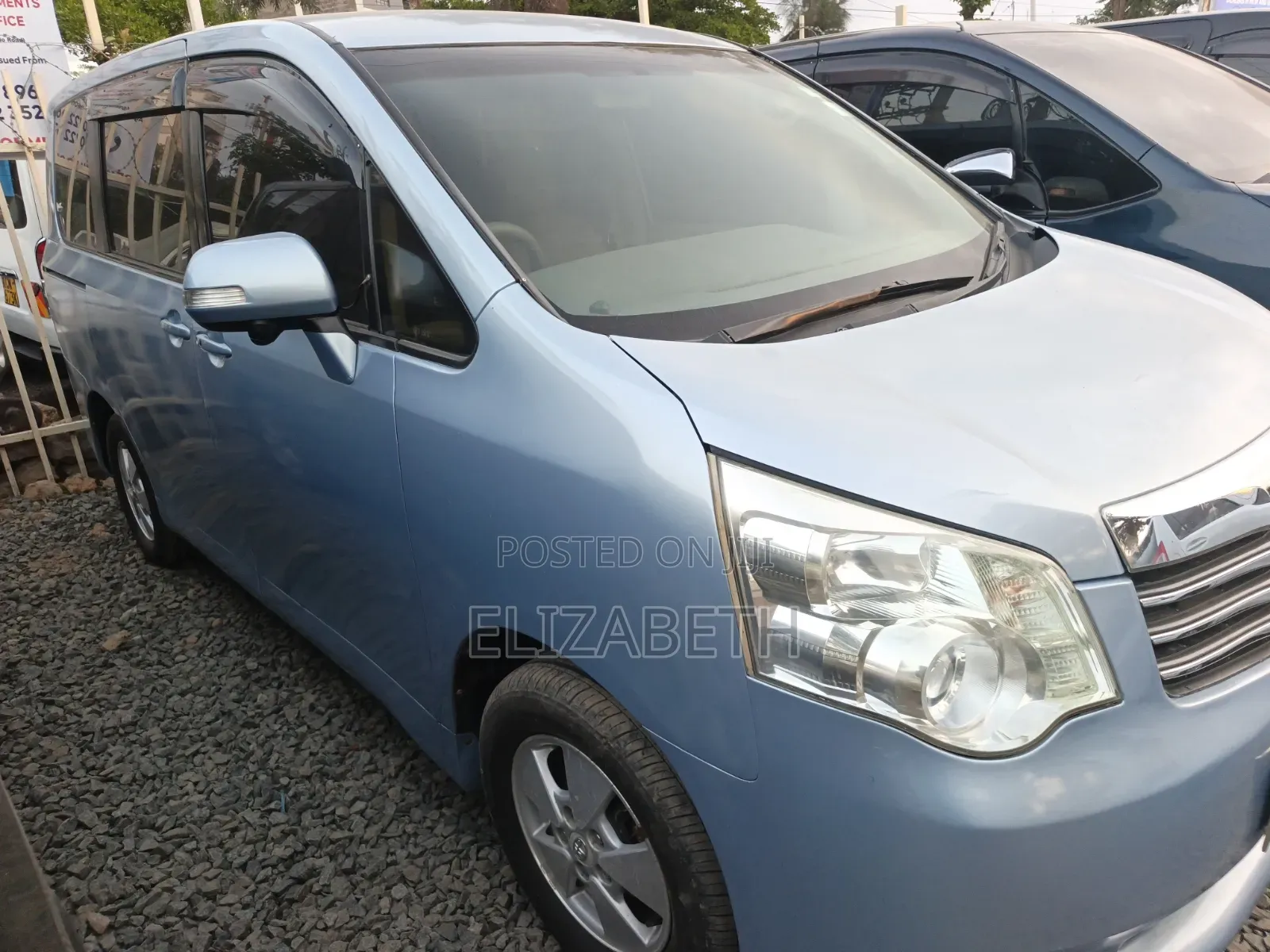 Toyota Noah 2011 Blue