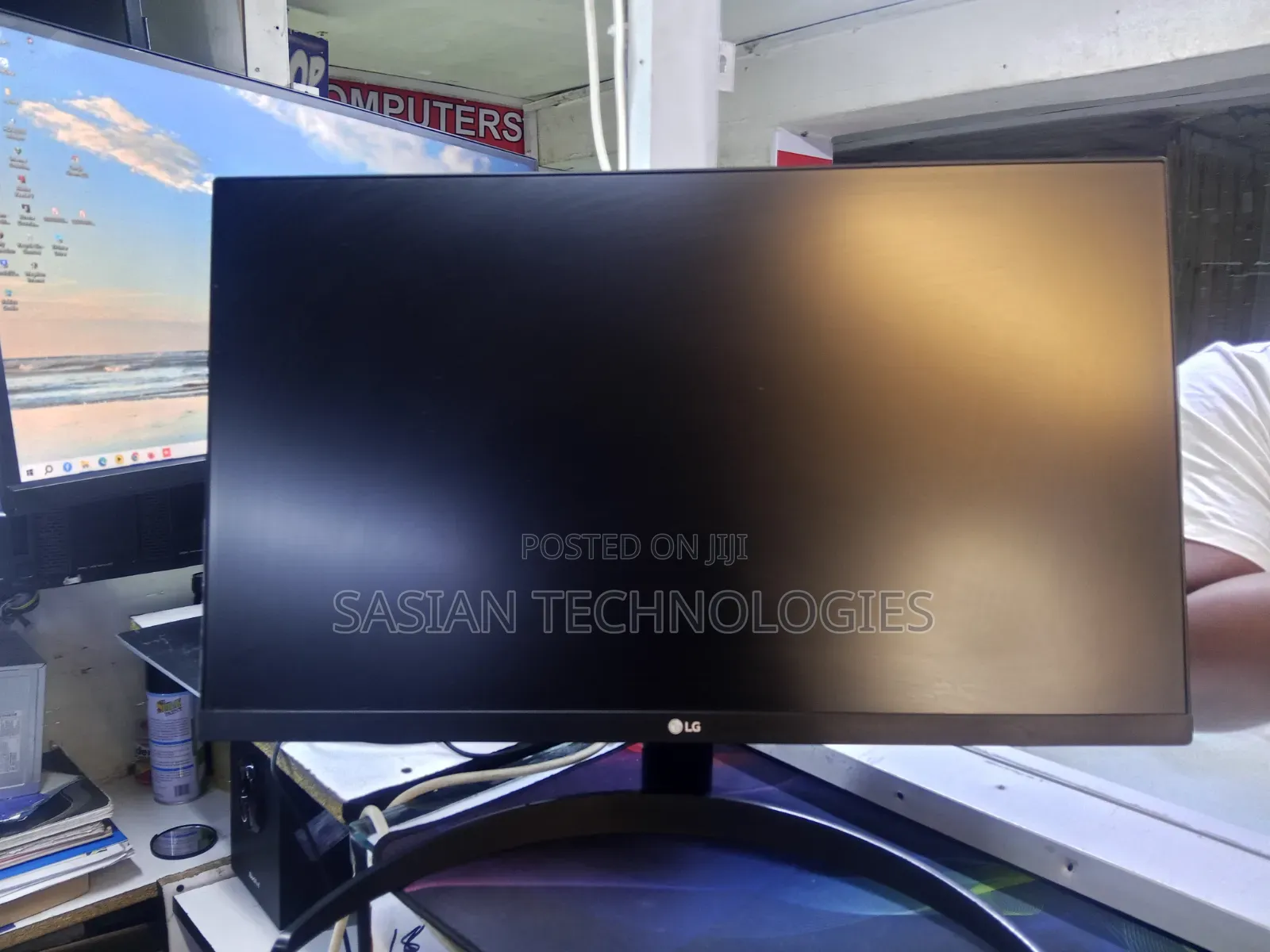 Lg 24 Inches Frameless Monitor