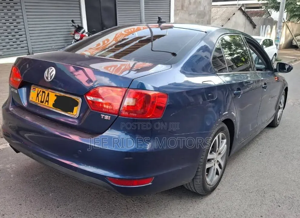 Volkswagen Passat 2013 Blue