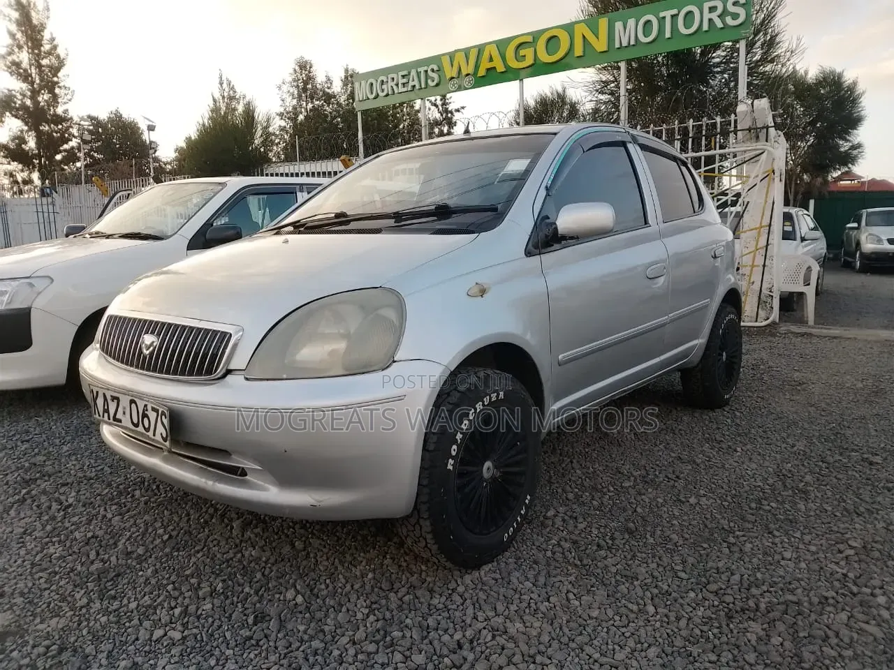 Toyota Vitz 2000 Silver