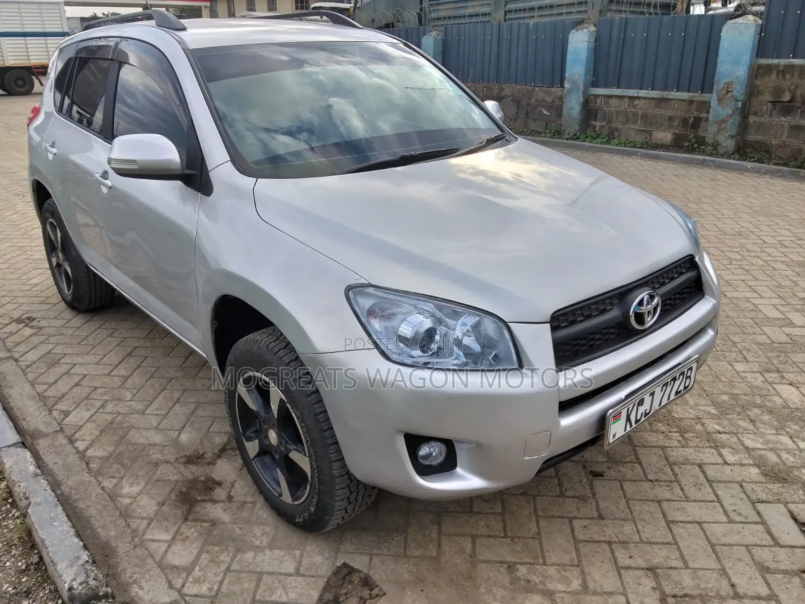 Toyota RAV4 2010 Silver