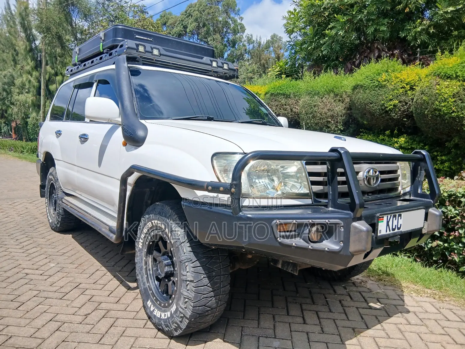 Toyota Land Cruiser 2000 White