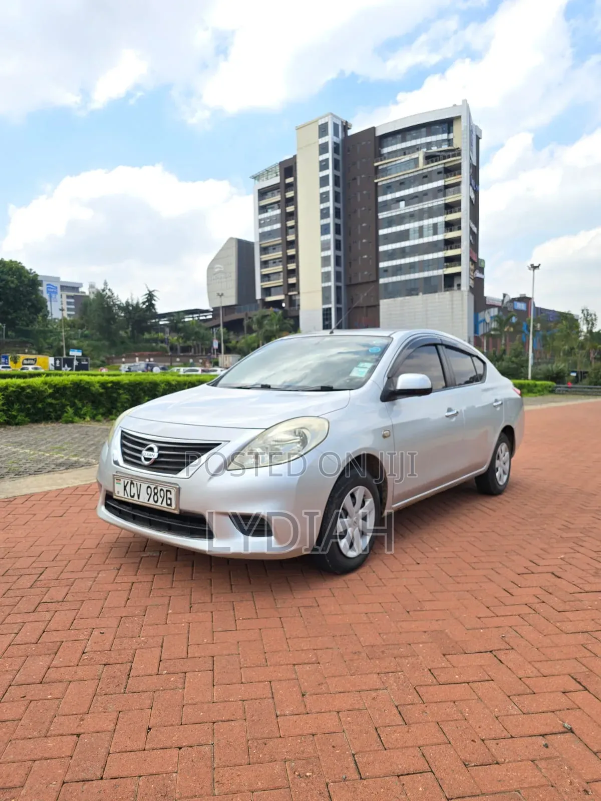 Nissan Latio 1.2 2012 Silver