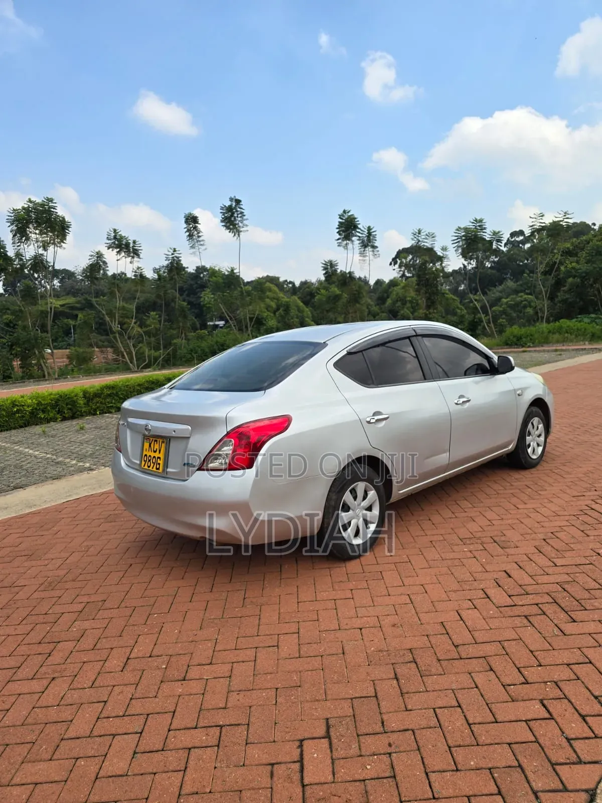 Nissan Latio 1.2 2012 Silver