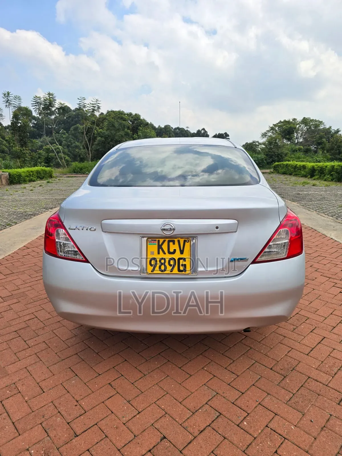 Nissan Latio 1.2 2012 Silver
