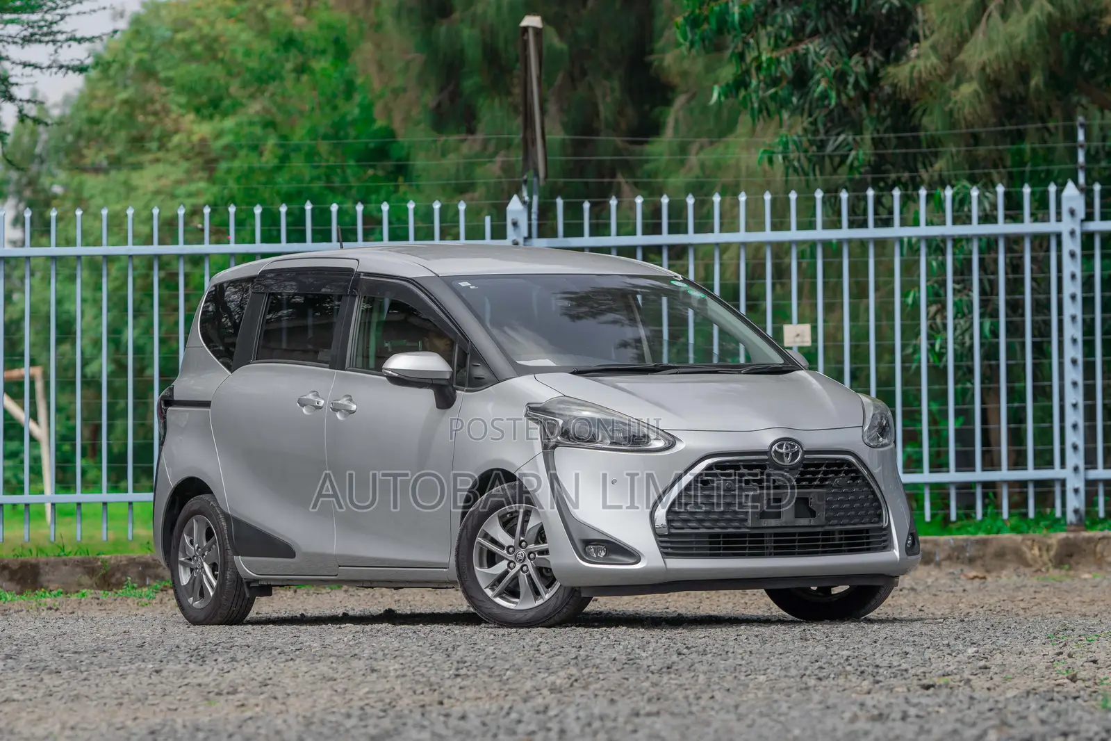 Toyota Sienta 2019 Silver