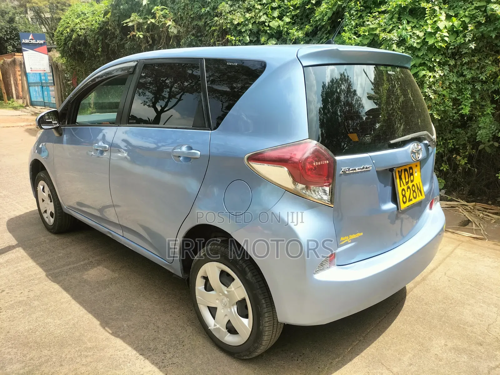Toyota Ractis 2014 Blue