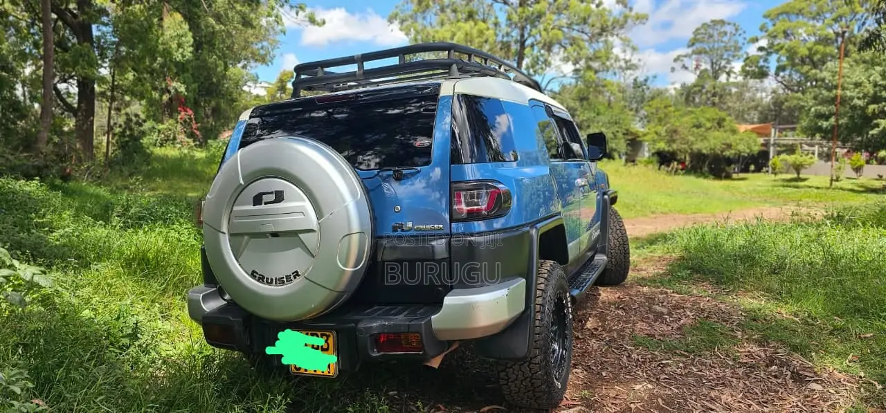 Toyota FJ Cruiser 2012 Black