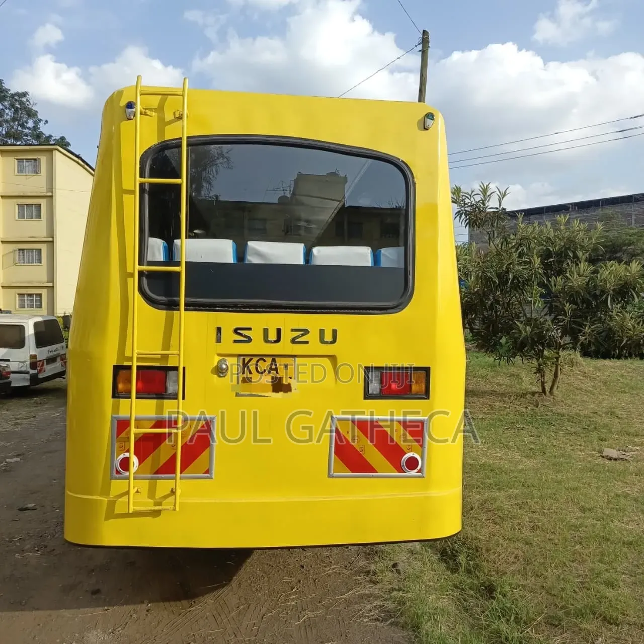 Isuzu NQR 2015 Yellow