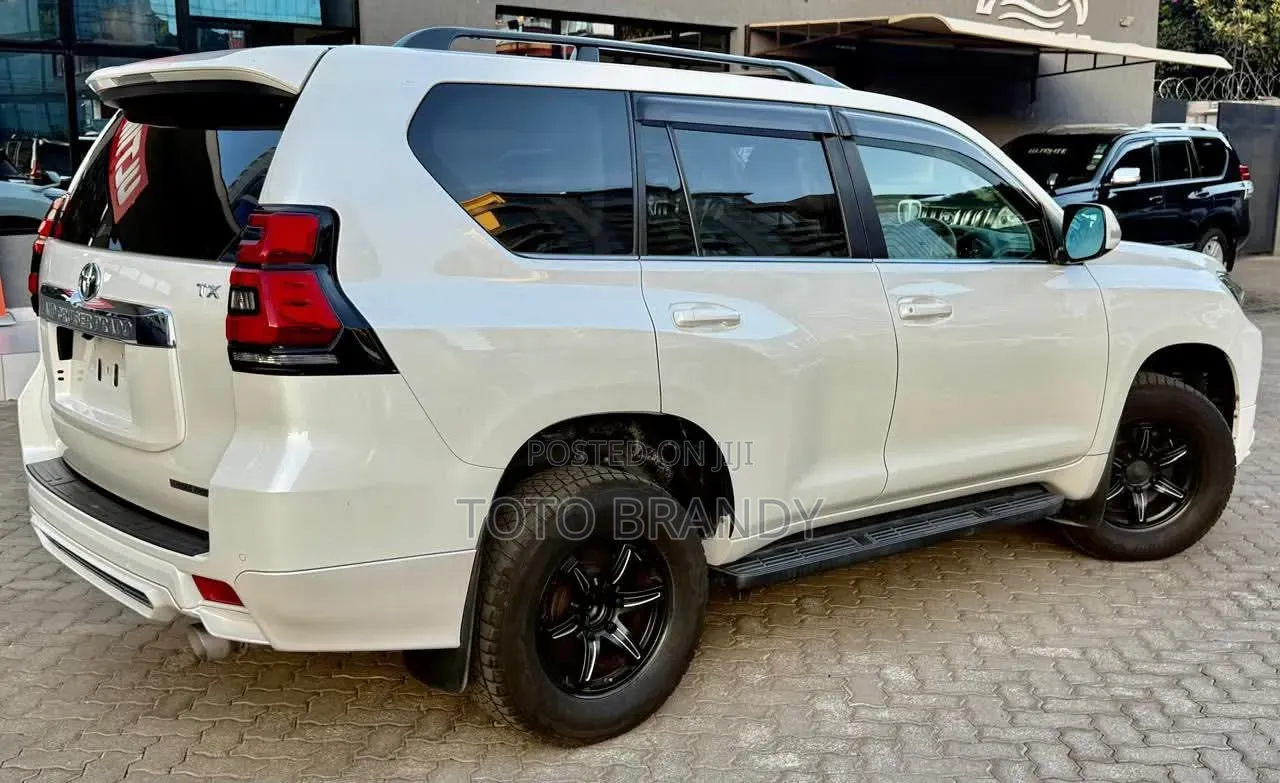 Toyota Land Cruiser Prado 2019 White