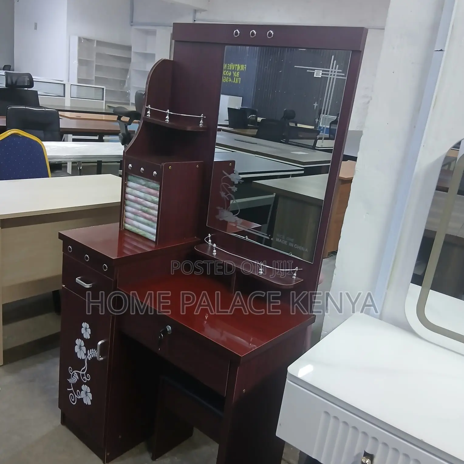 Dressing Table: Vanity Table With Stool and Smooth Sliding Drawers
