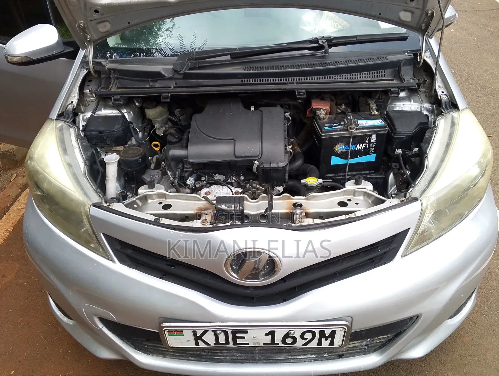 Toyota Vitz 2014 Silver
