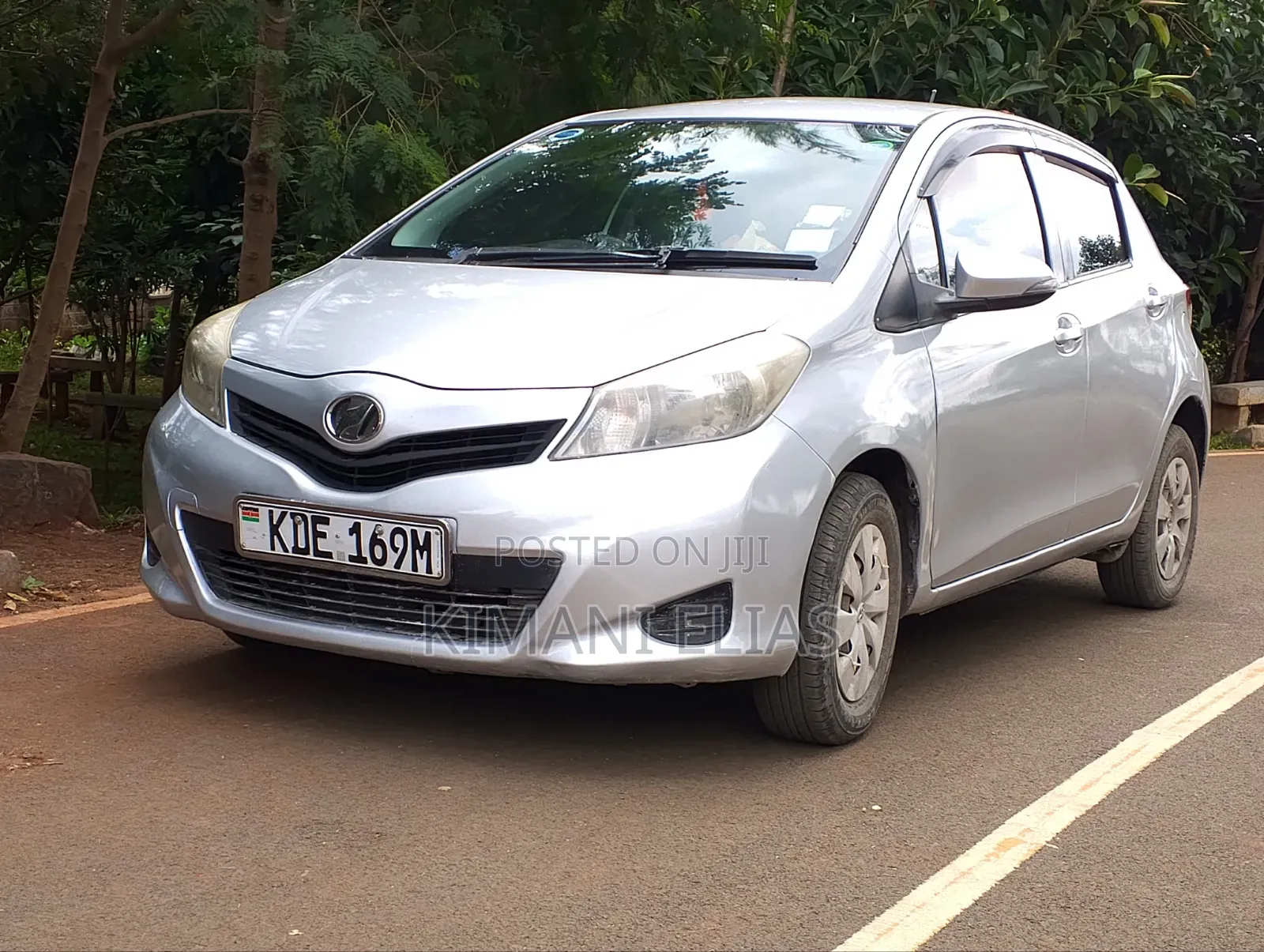Toyota Vitz 2014 Silver