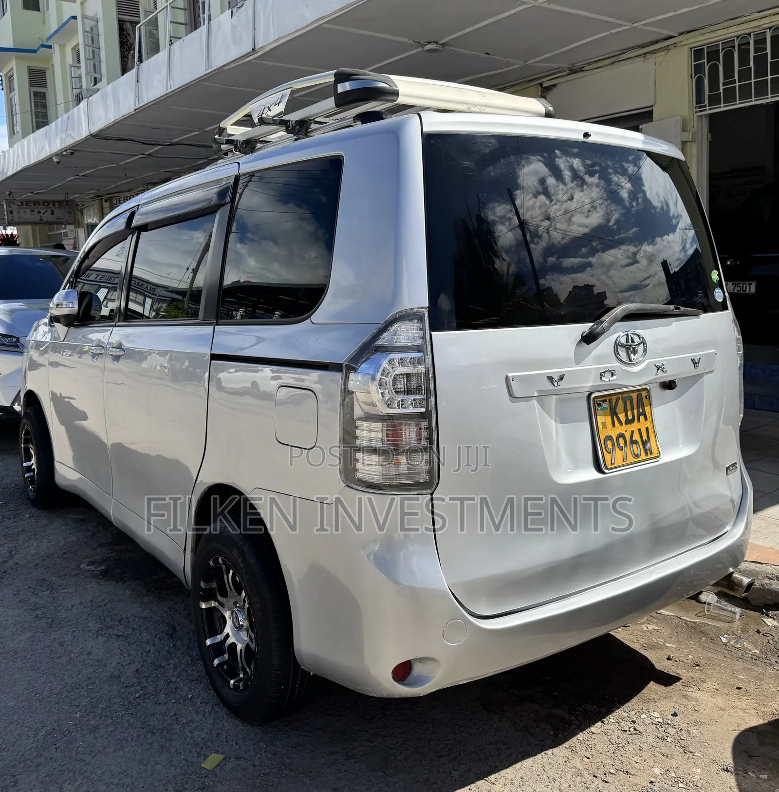 Toyota Voxy 2015 Silver