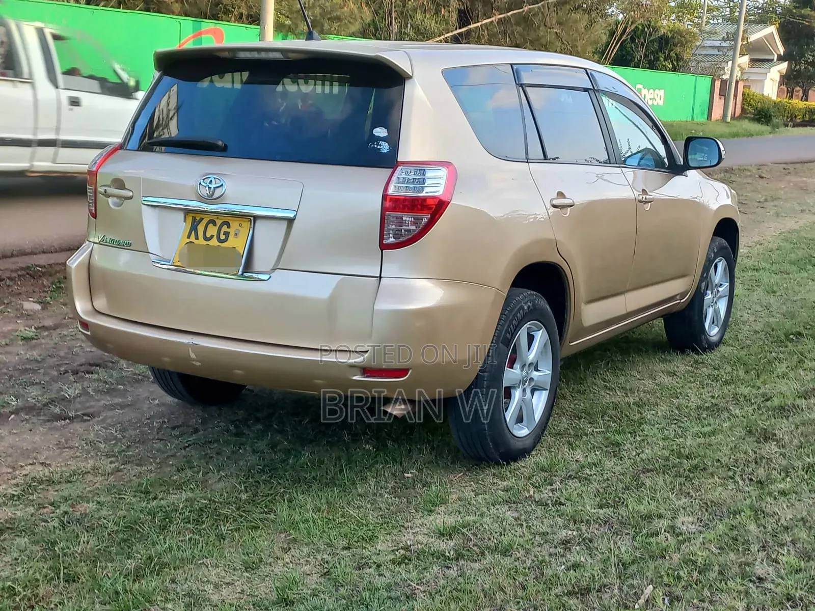 Toyota Vanguard 2011 Gold