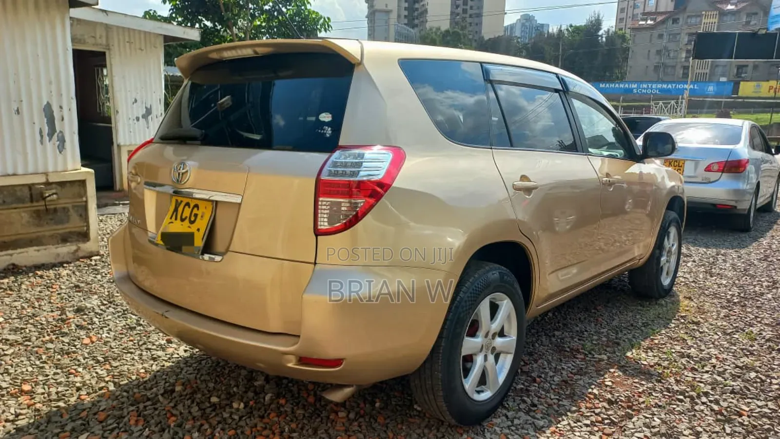 Toyota Vanguard 2011 Gold