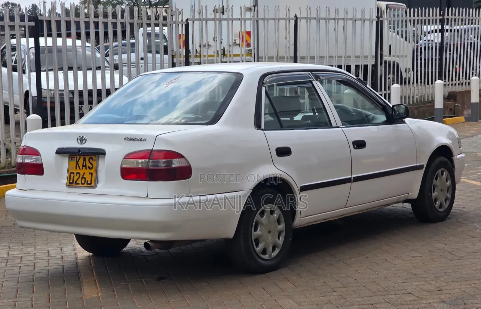 Toyota Corolla 2000 White