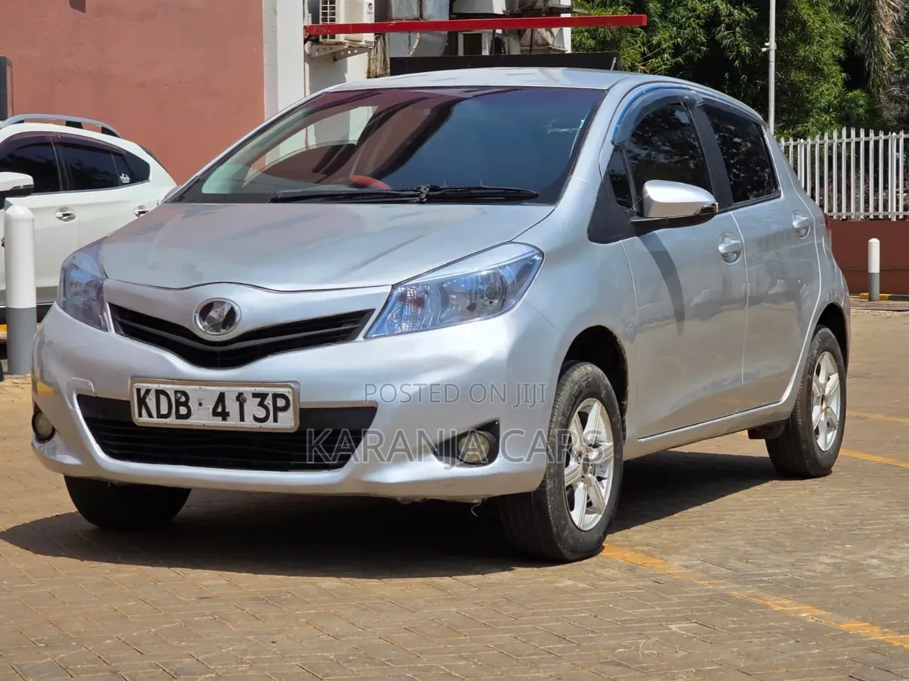 Toyota Vitz 2013 Silver