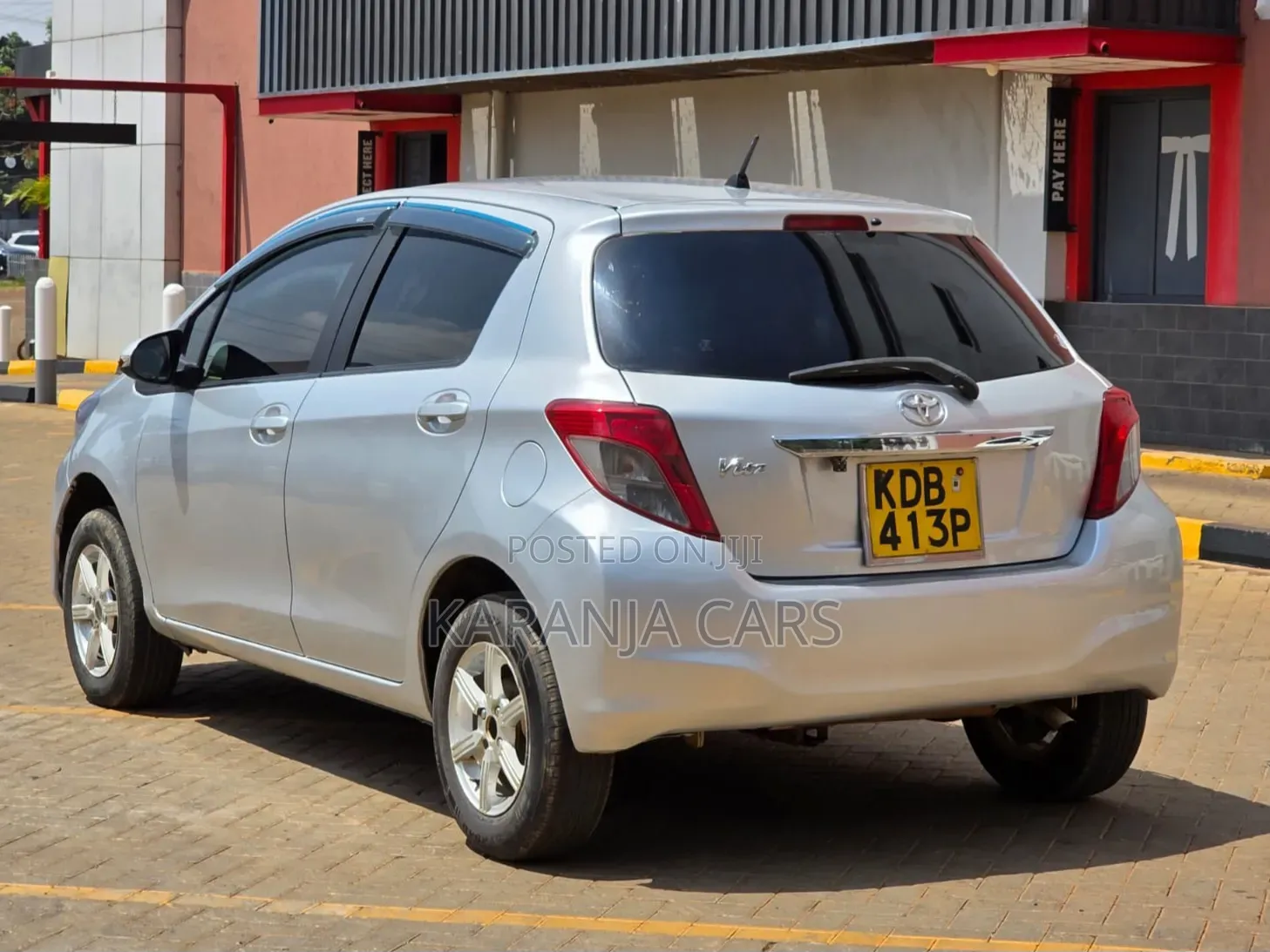 Toyota Vitz 2013 Silver