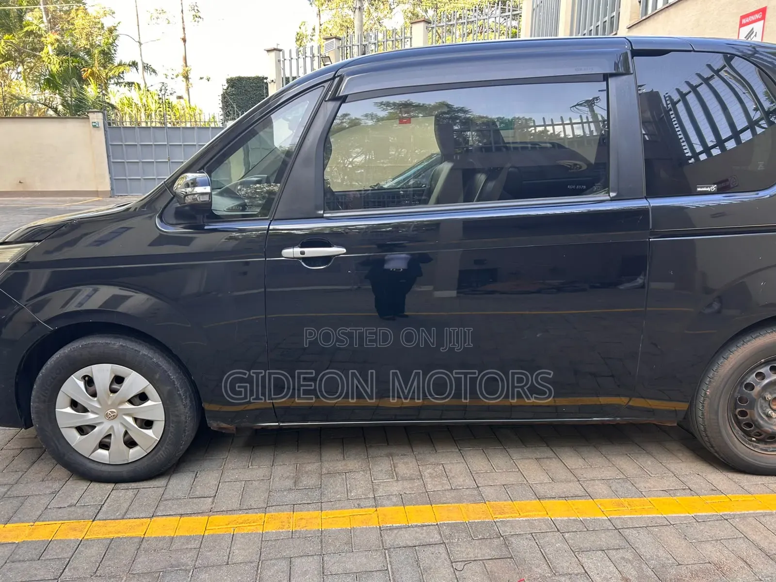 Toyota Spade 2014 Black
