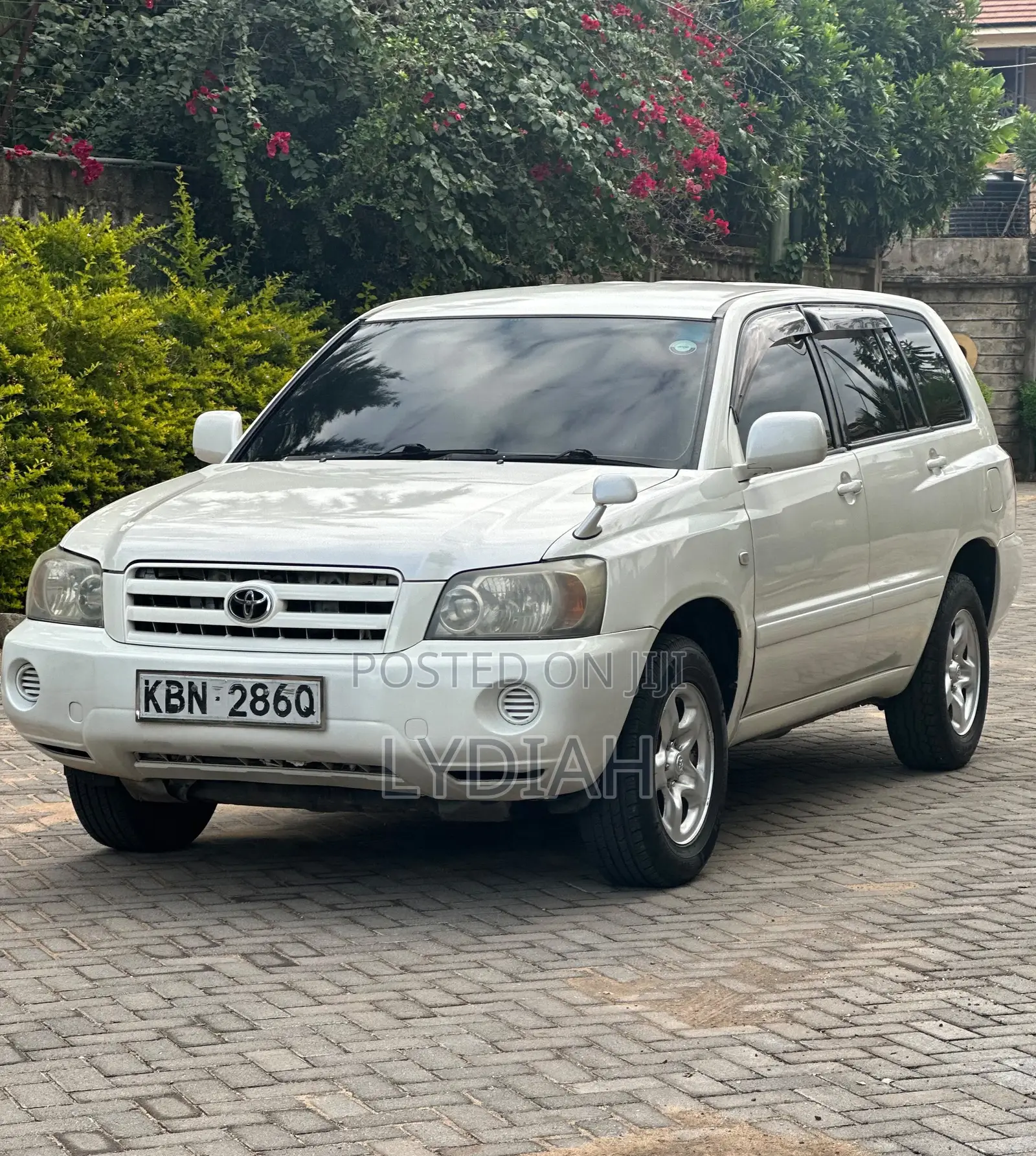 Toyota Kluger 2004 White