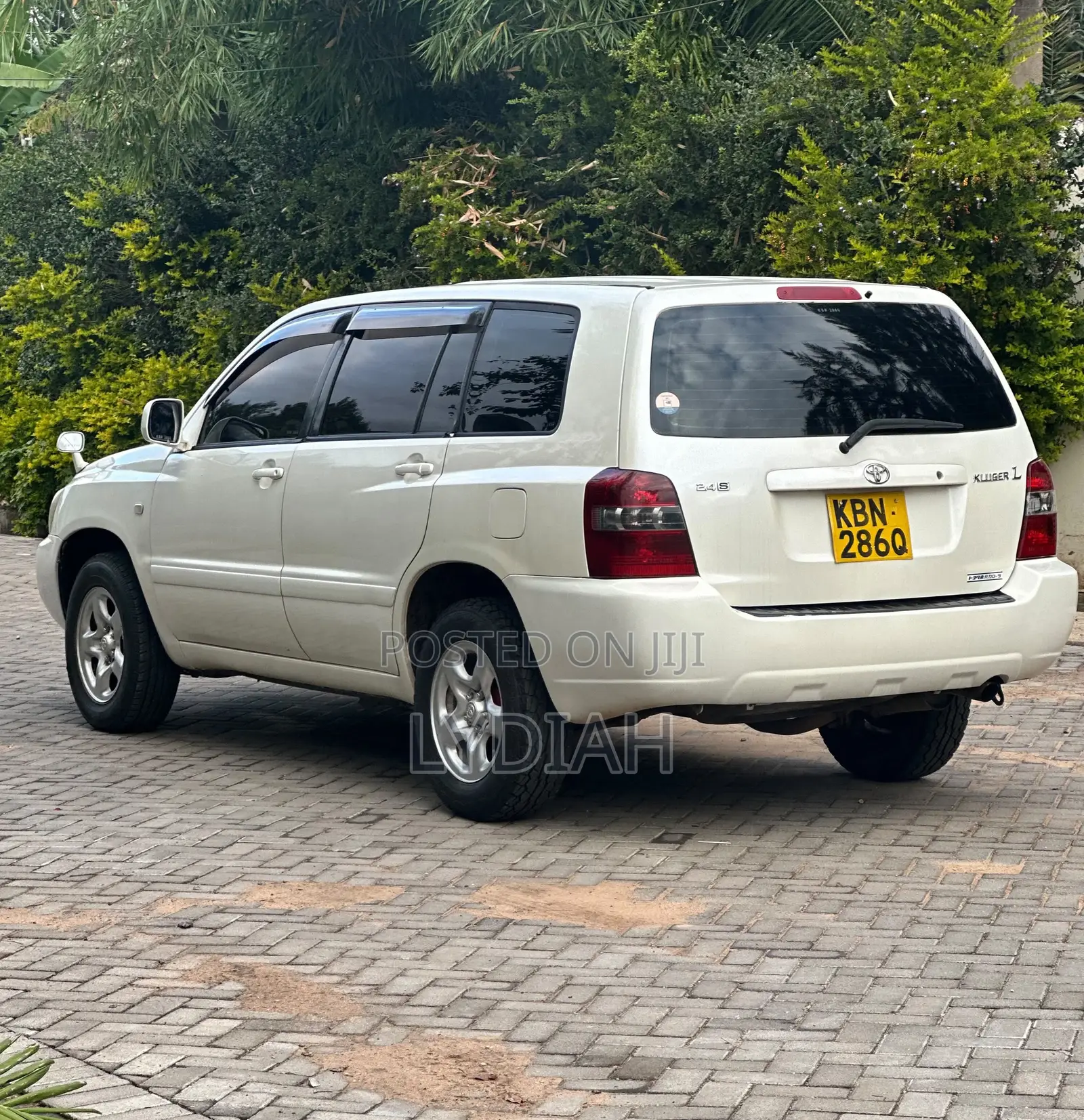 Toyota Kluger 2004 White
