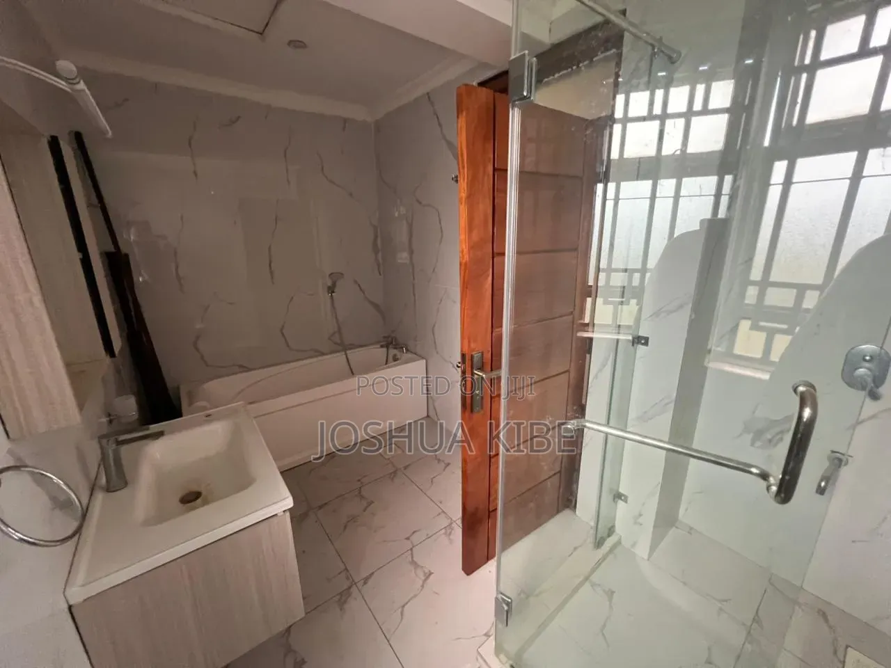 5bdrm Mansion in Membley Estate for rent