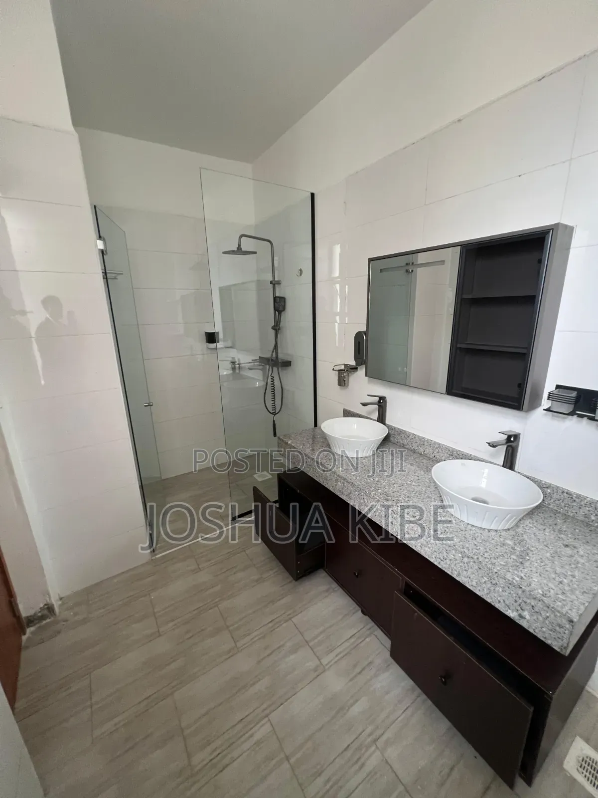 4bdrm Mansion in Membley Estate for rent