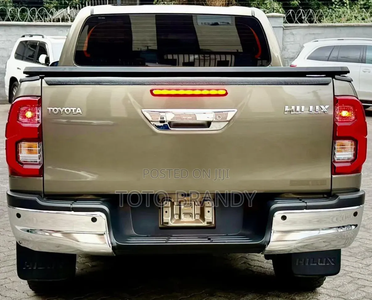 Toyota Hilux 2022 Green