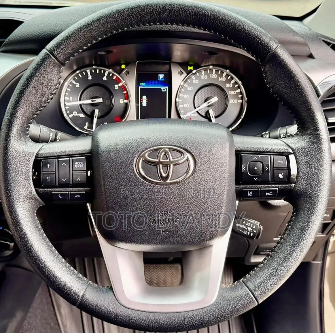Toyota Hilux 2022 Green