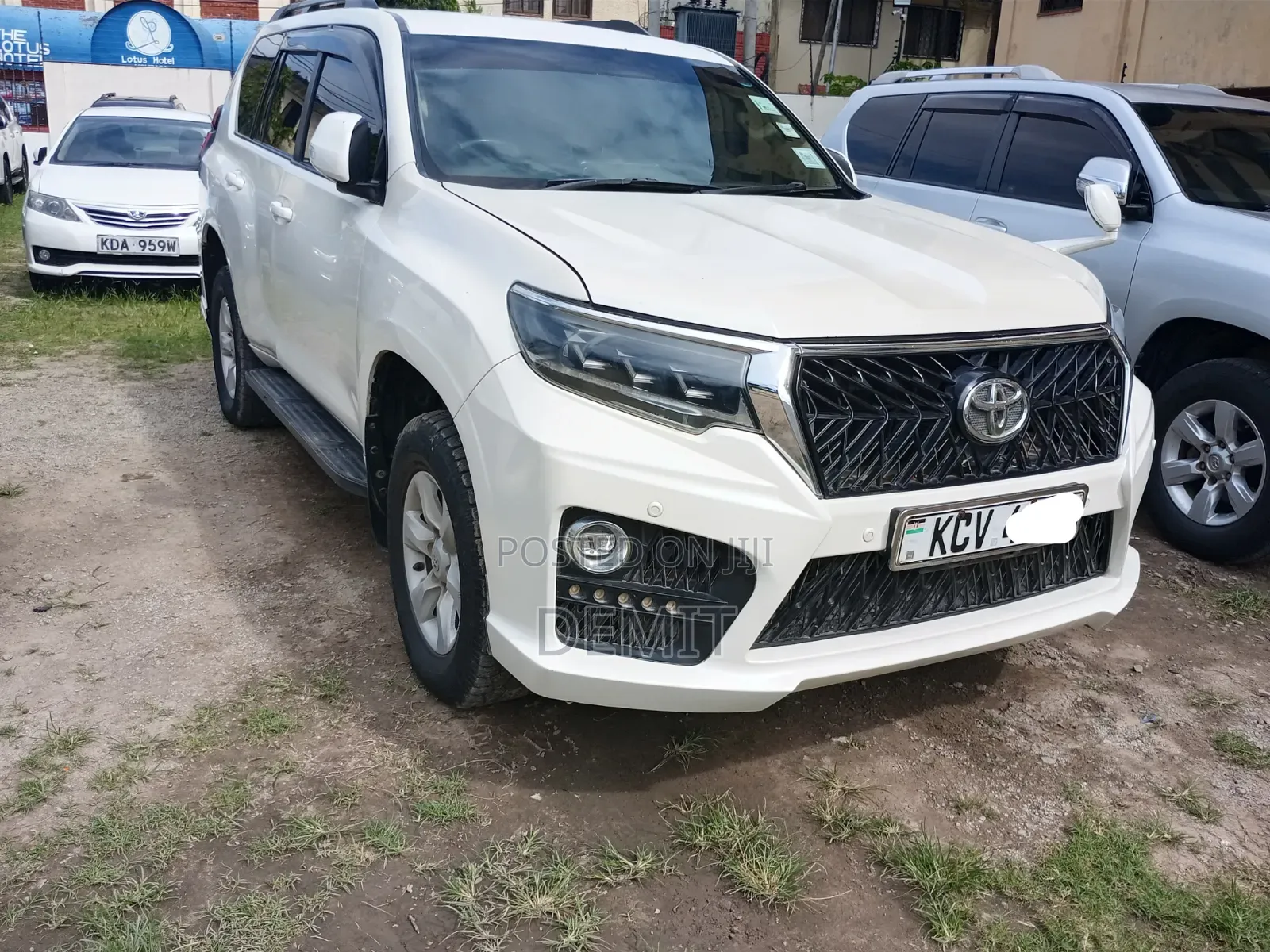 Toyota Land Cruiser 2012 White