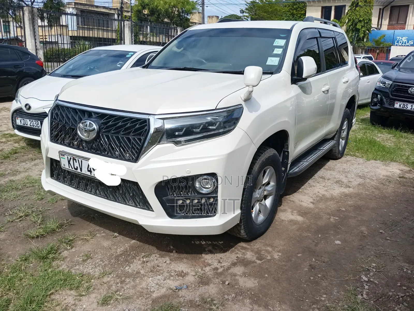 Toyota Land Cruiser 2012 White