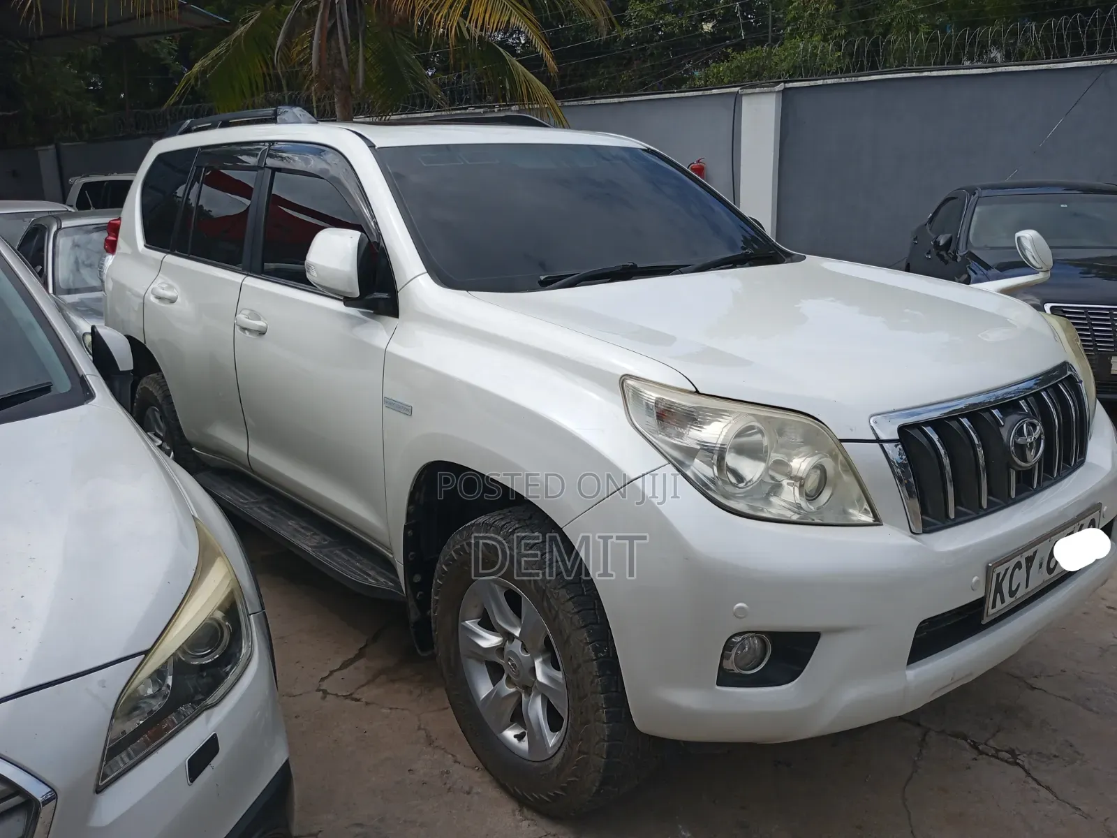 Toyota Land Cruiser Prado 2013 White