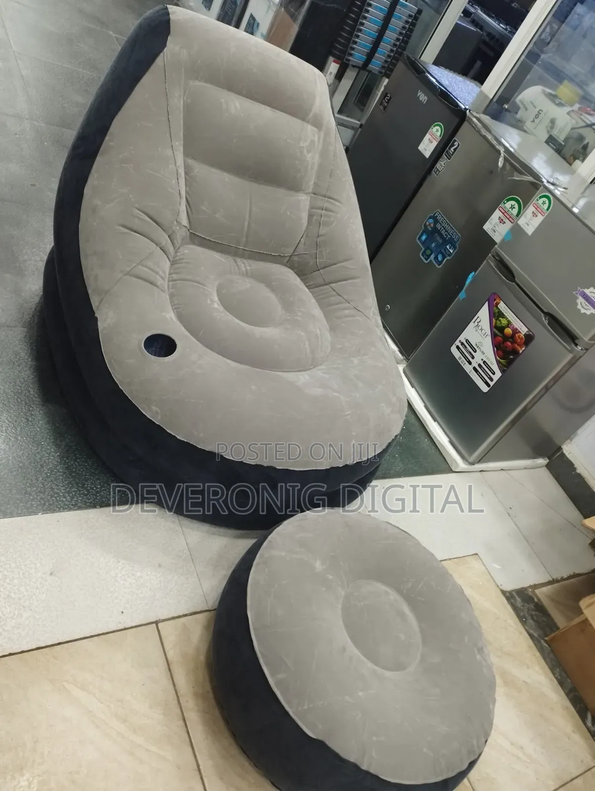 *Inflatable Seat, With Foot Rest and a Manual Pump