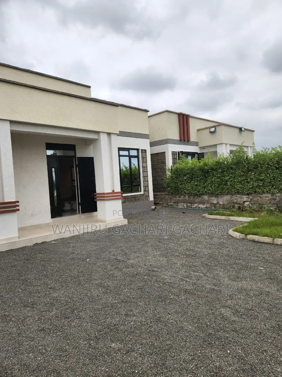 3bdrm Bungalow in Plainsview for rent